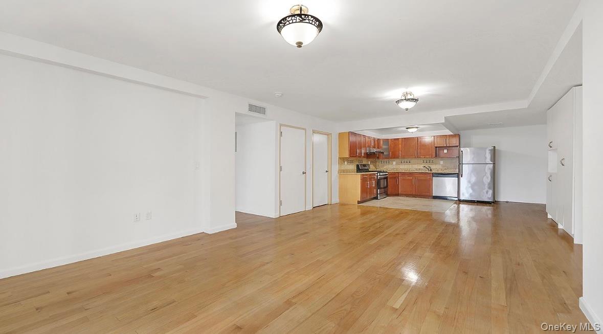 140-75 Ash # 4B, Flushing, NY 11355