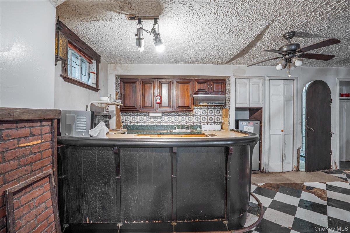 18019 Grand Central Parkway, Jamaica Estates, NY 11432