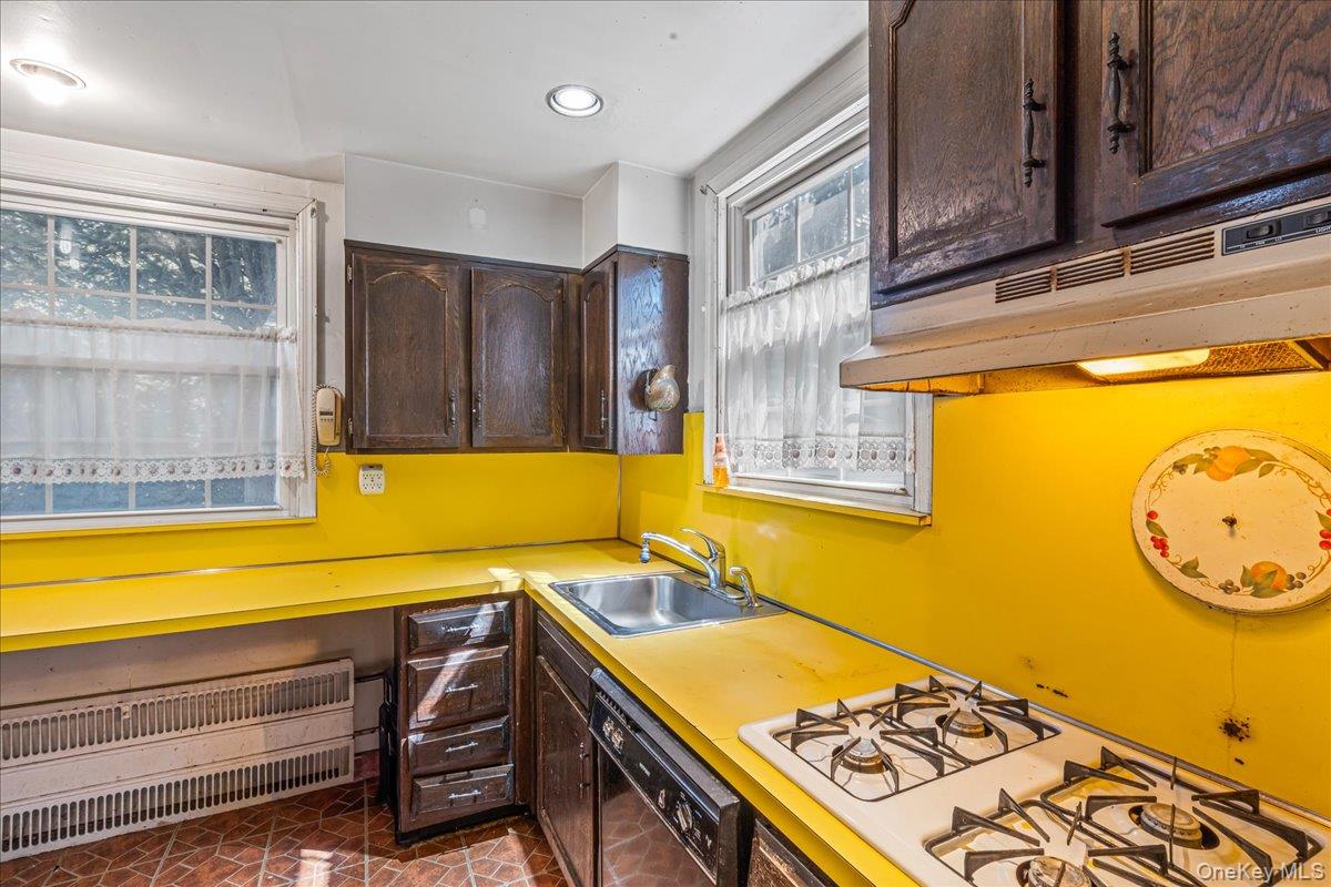 18019 Grand Central Parkway, Jamaica Estates, NY 11432