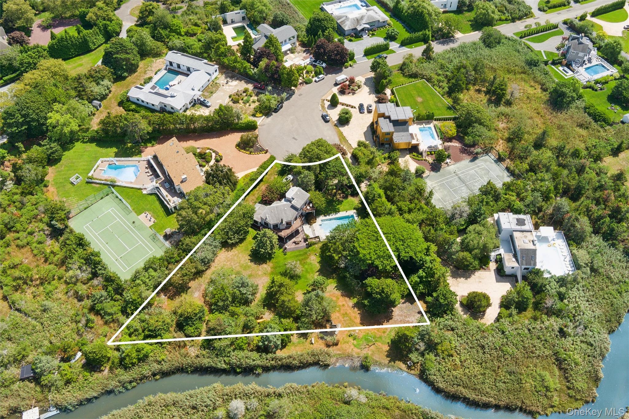 29 Stillwaters Lane, Westhampton Beach, NY 11978