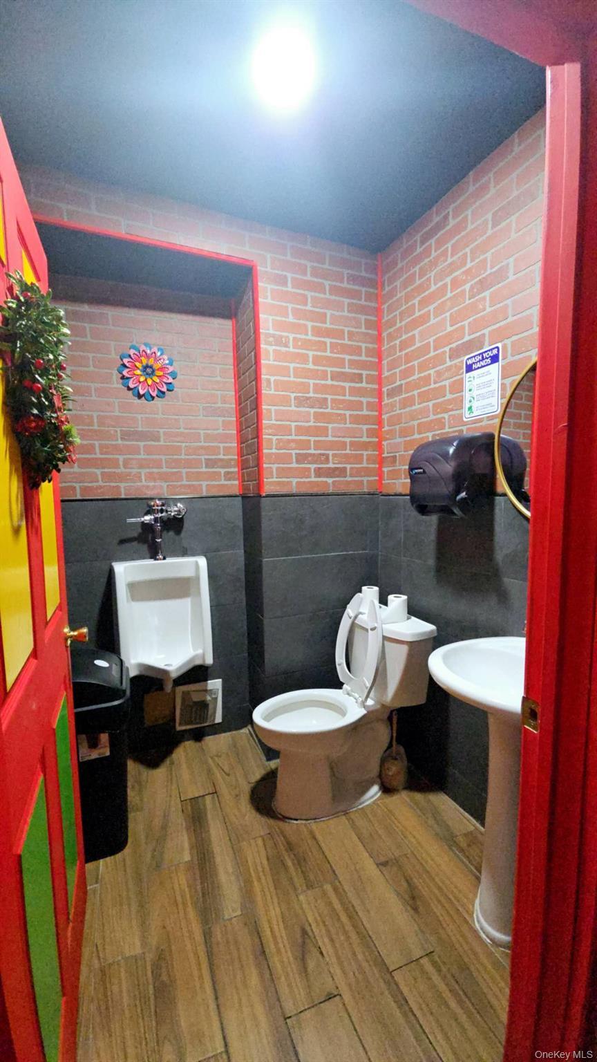 9203 37ave, Jackson Heights, NY 11372