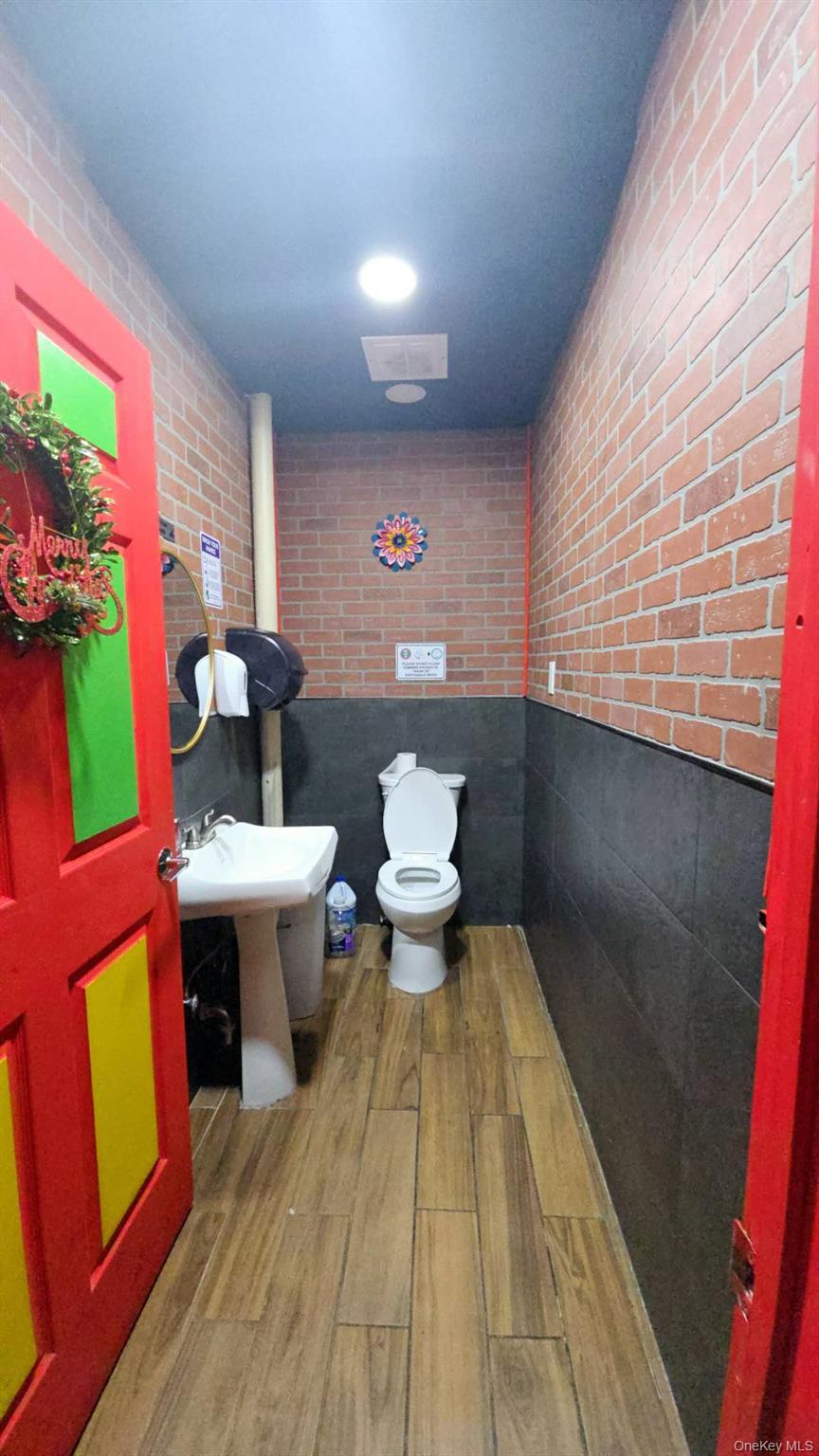 9203 37ave, Jackson Heights, NY 11372