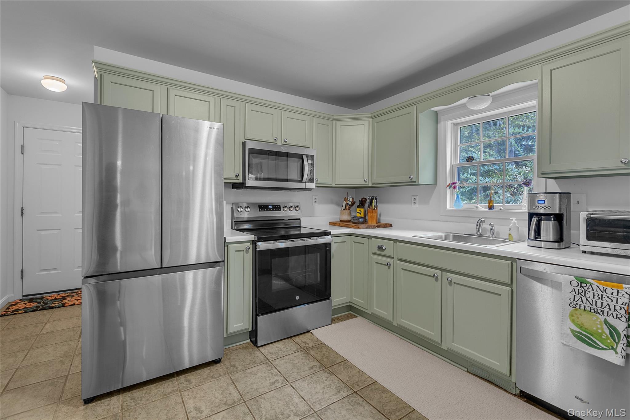 4 Simeon Road, Jamesport, NY 11901