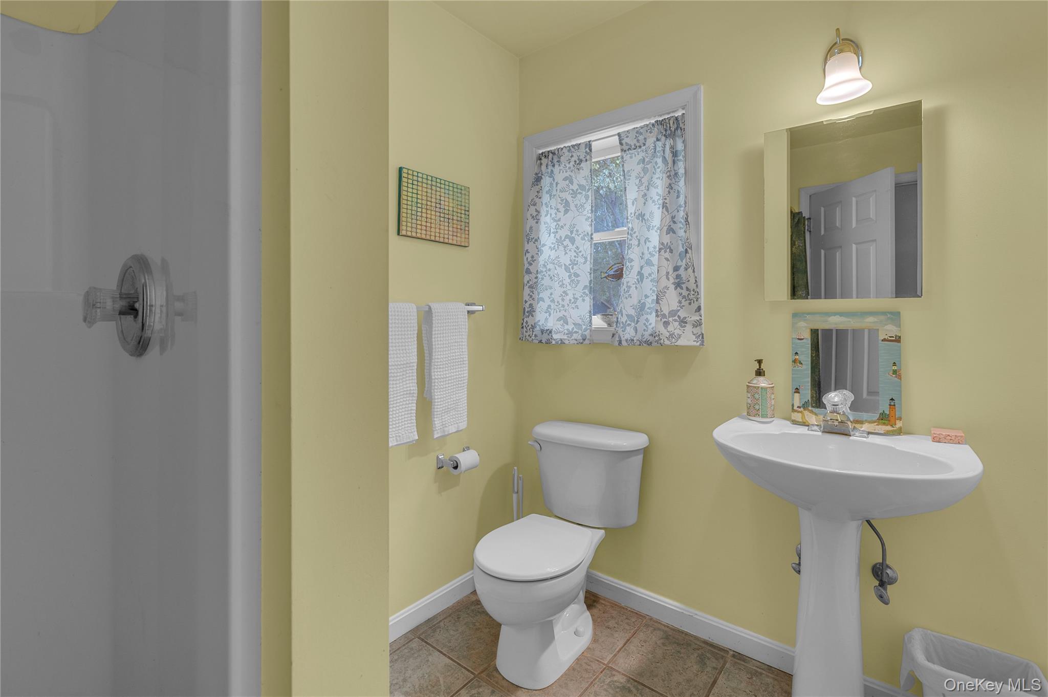 4 Simeon Road, Jamesport, NY 11901