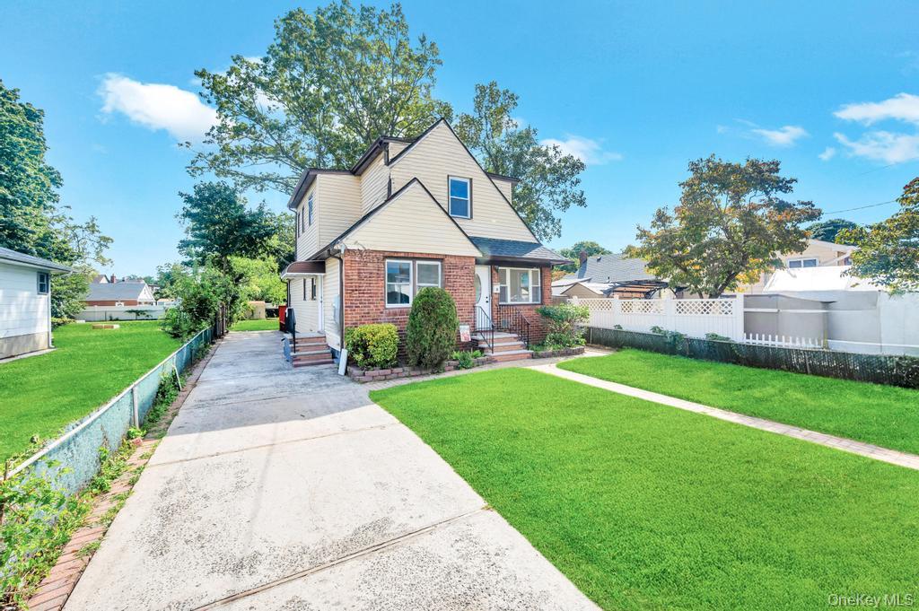 54 Hansom Place, Roosevelt, NY 11575