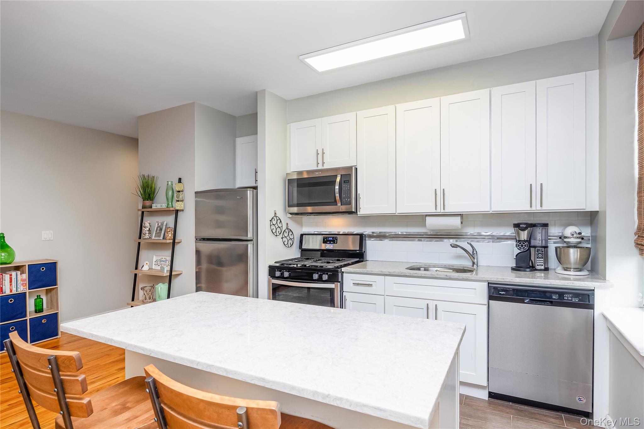 25 W Broadway # 204, Long Beach, NY 11561