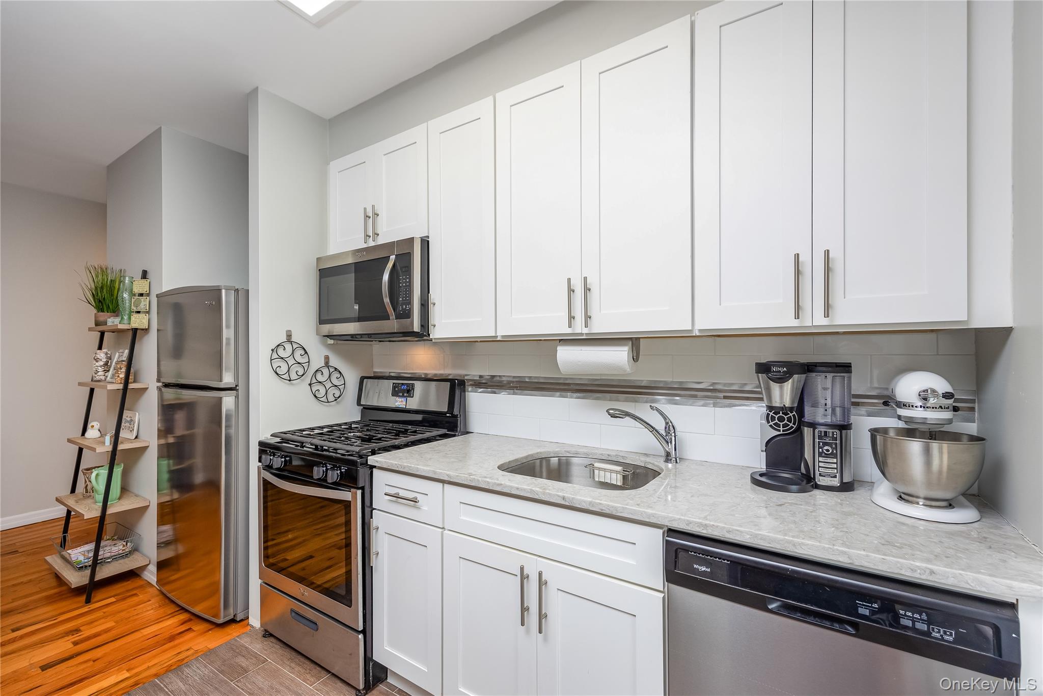 25 W Broadway # 204, Long Beach, NY 11561