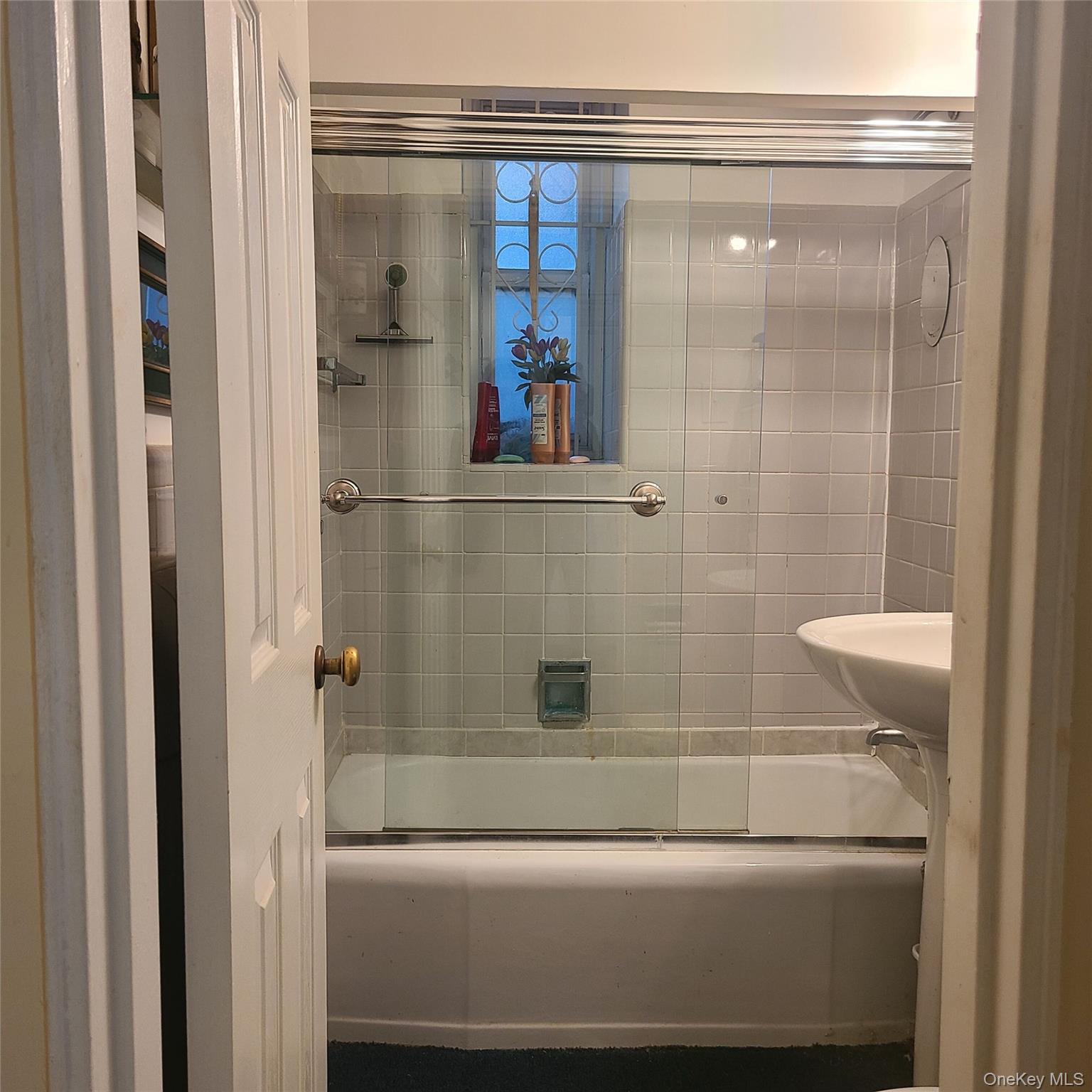 83-25 98th # 2T, Woodhaven, NY 11421