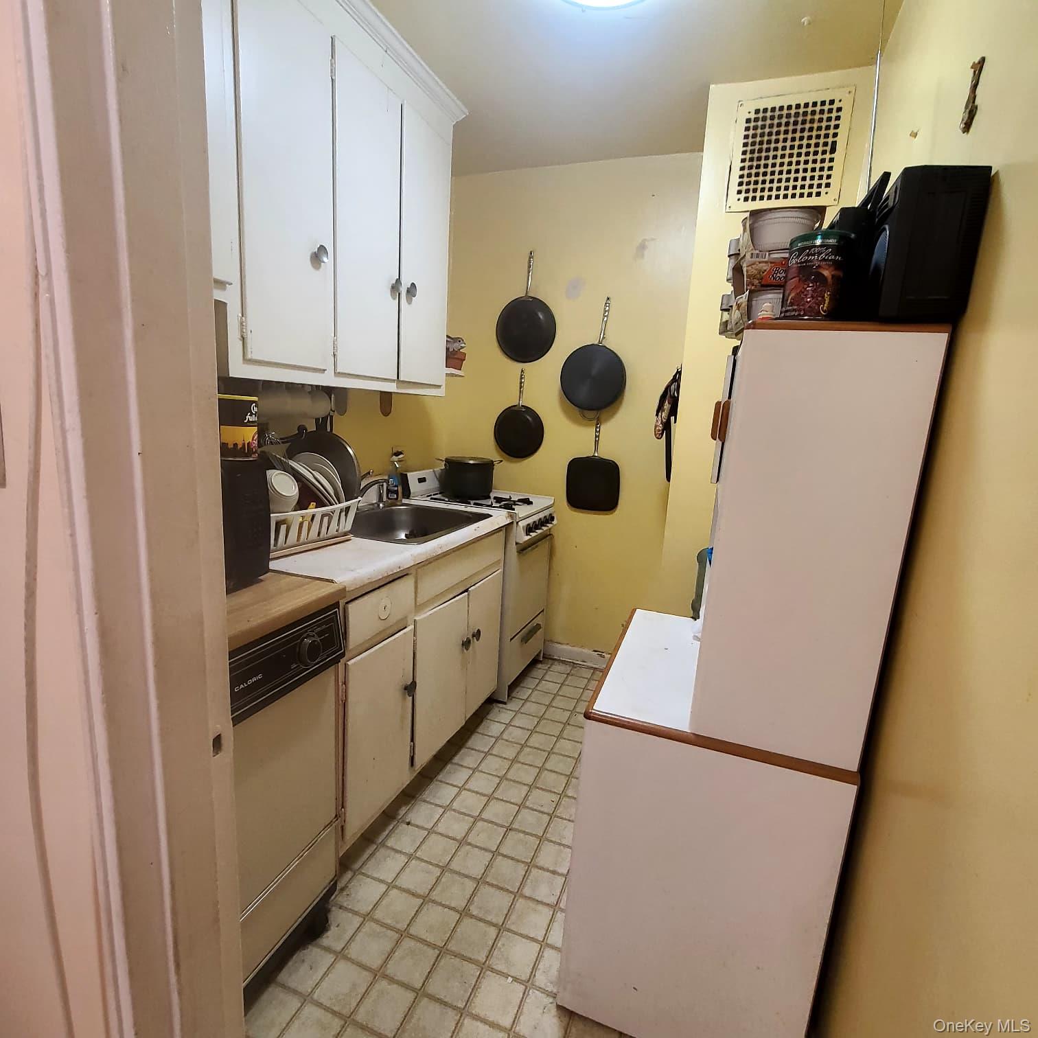 83-25 98th # 2T, Woodhaven, NY 11421