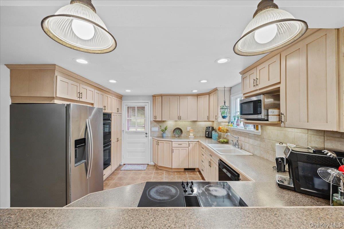 40 Smokey Hollow Court, Carmel, NY 10512