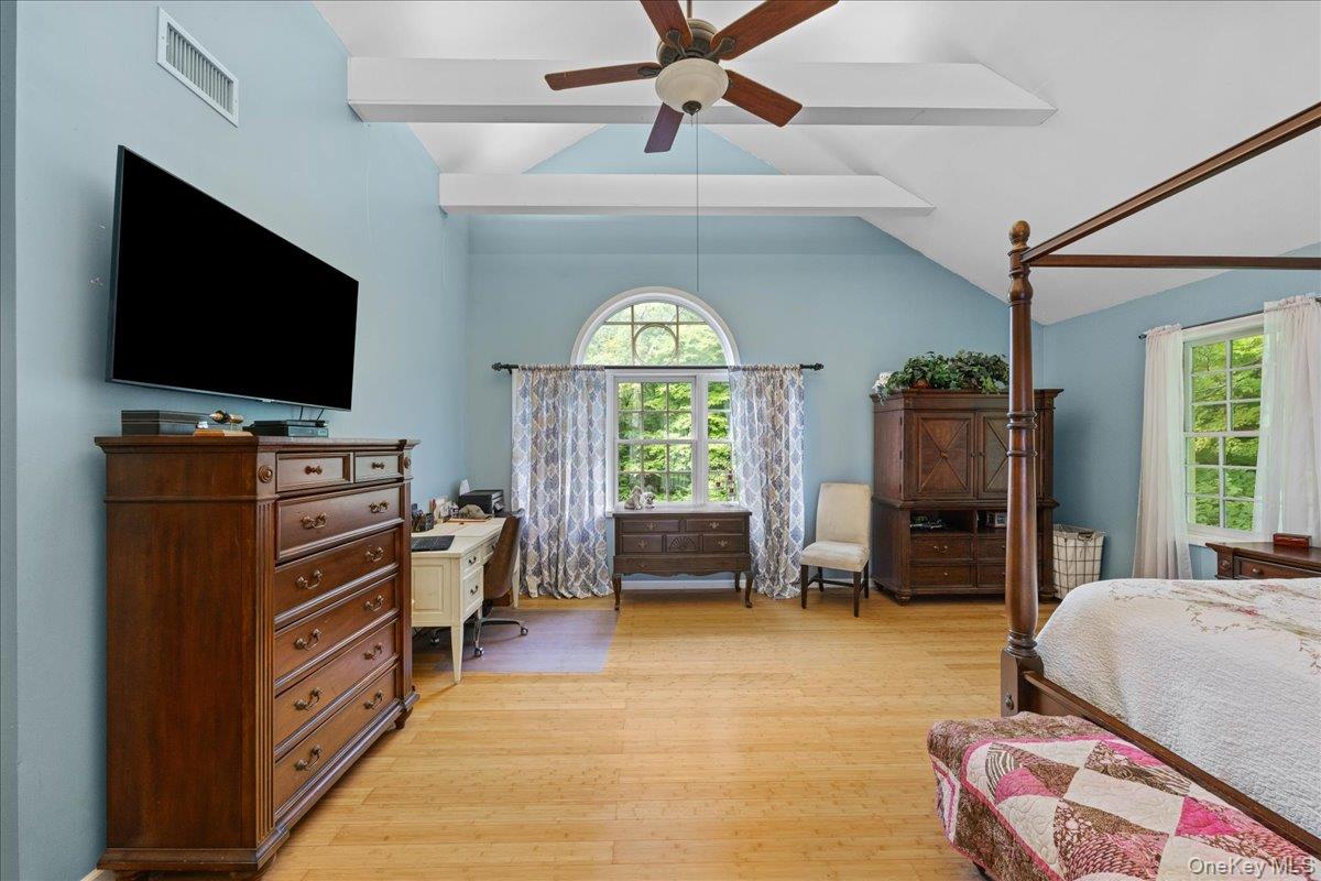 40 Smokey Hollow Court, Carmel, NY 10512