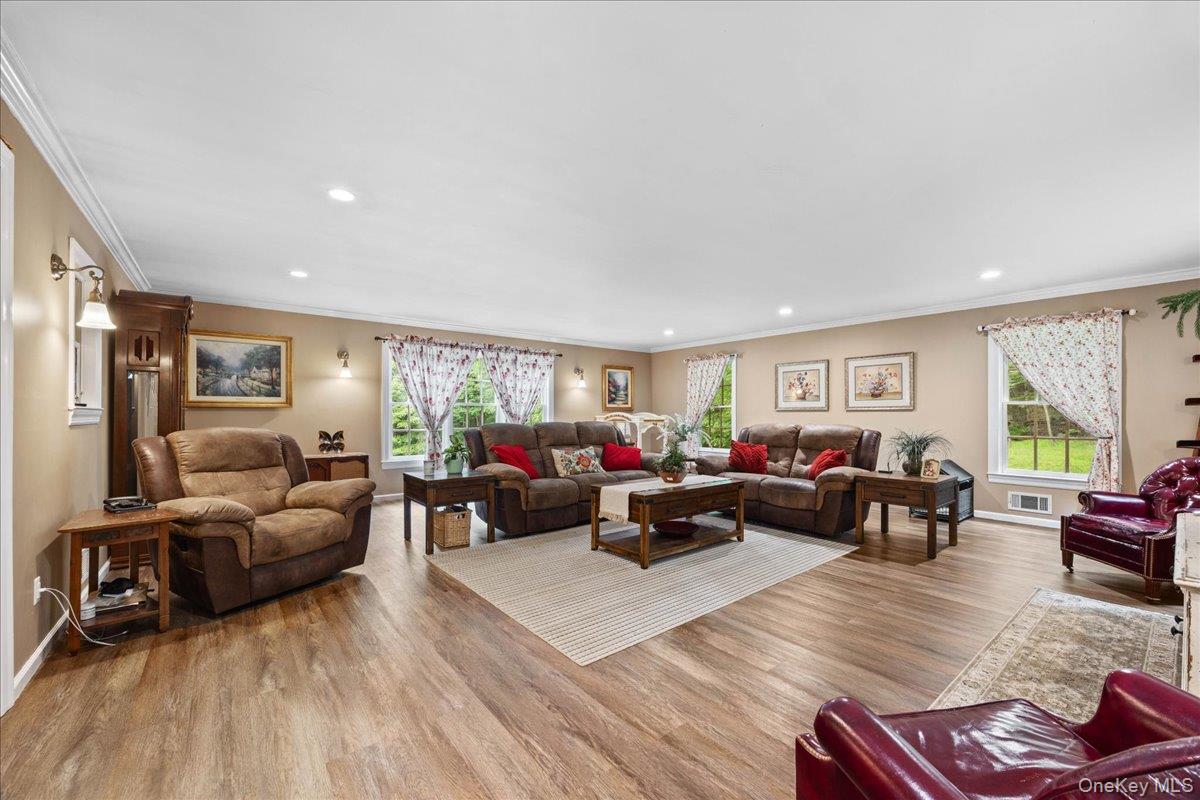 40 Smokey Hollow Court, Carmel, NY 10512