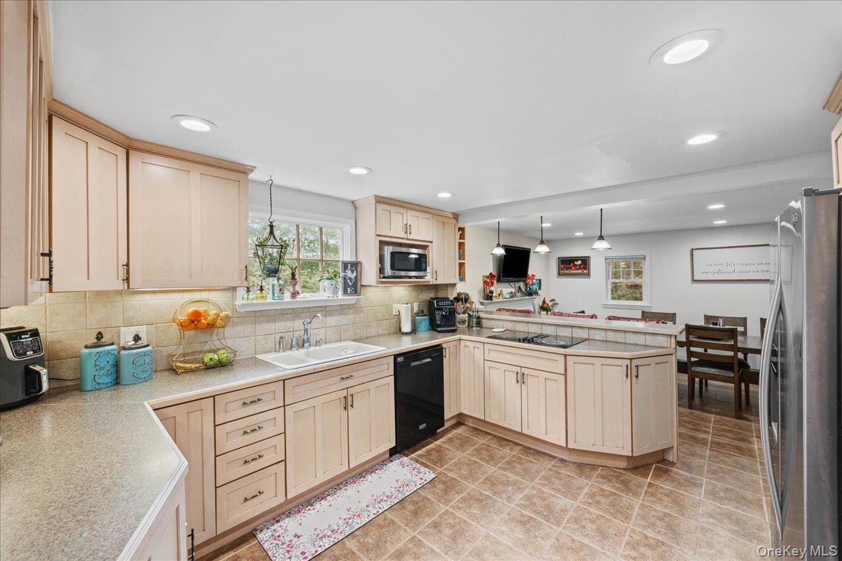 40 Smokey Hollow Court, Carmel, NY 10512