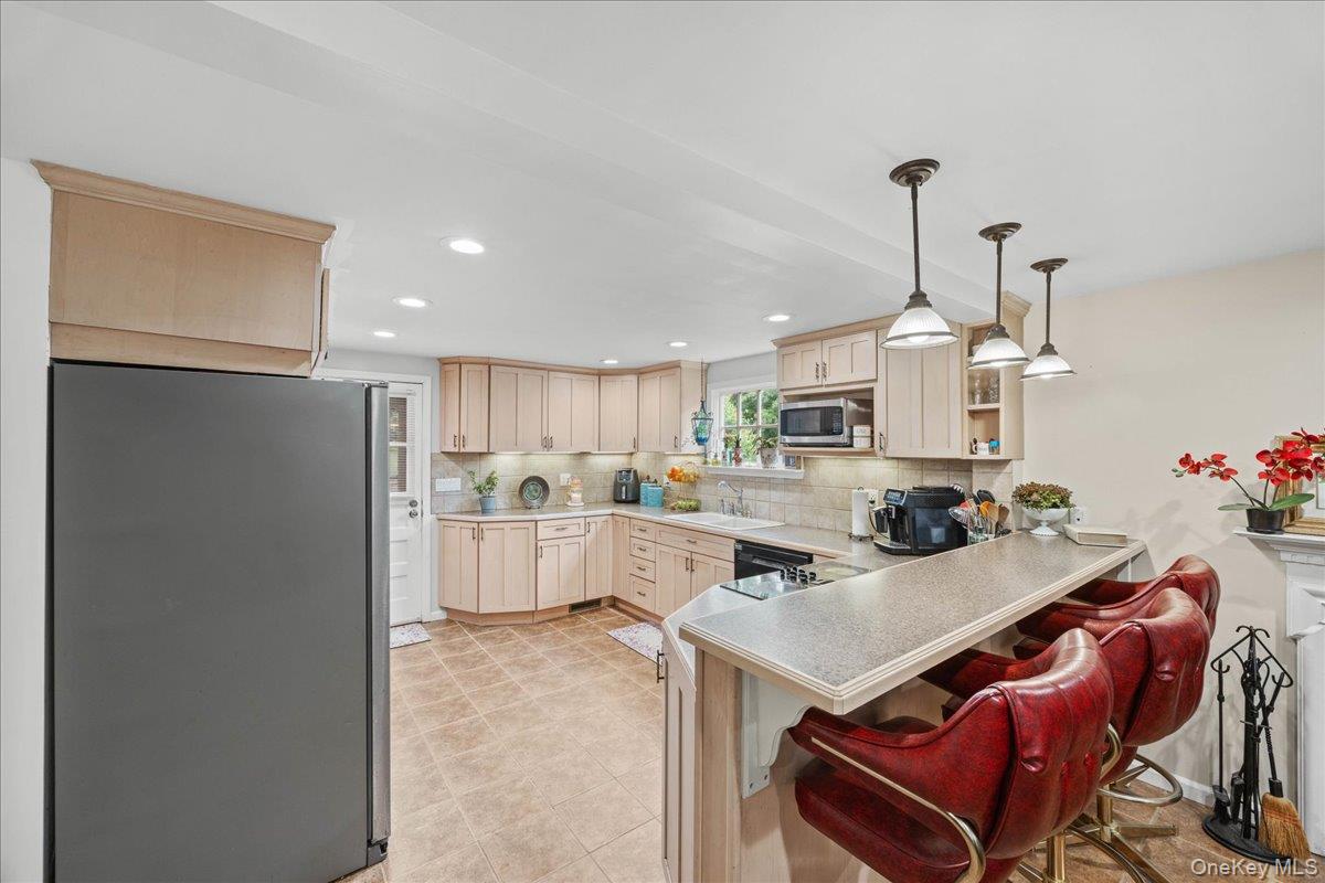 40 Smokey Hollow Court, Carmel, NY 10512