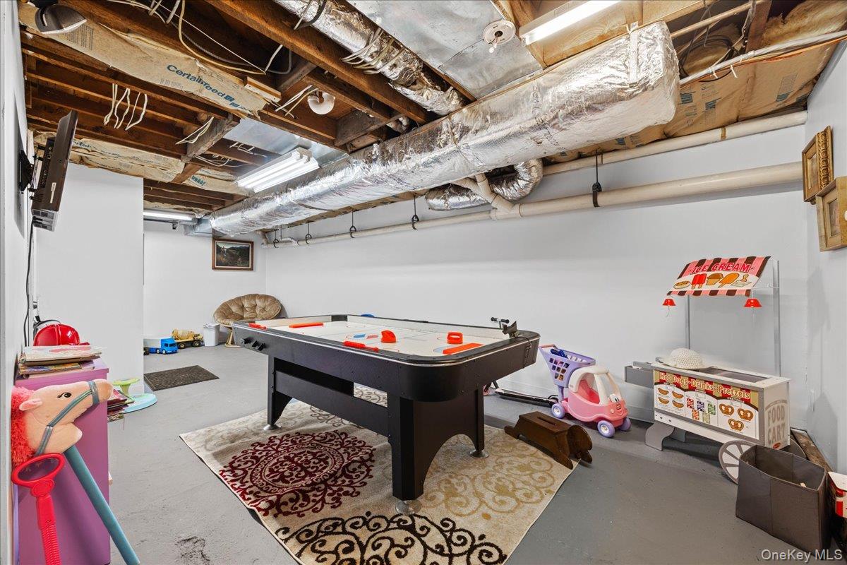 40 Smokey Hollow Court, Carmel, NY 10512