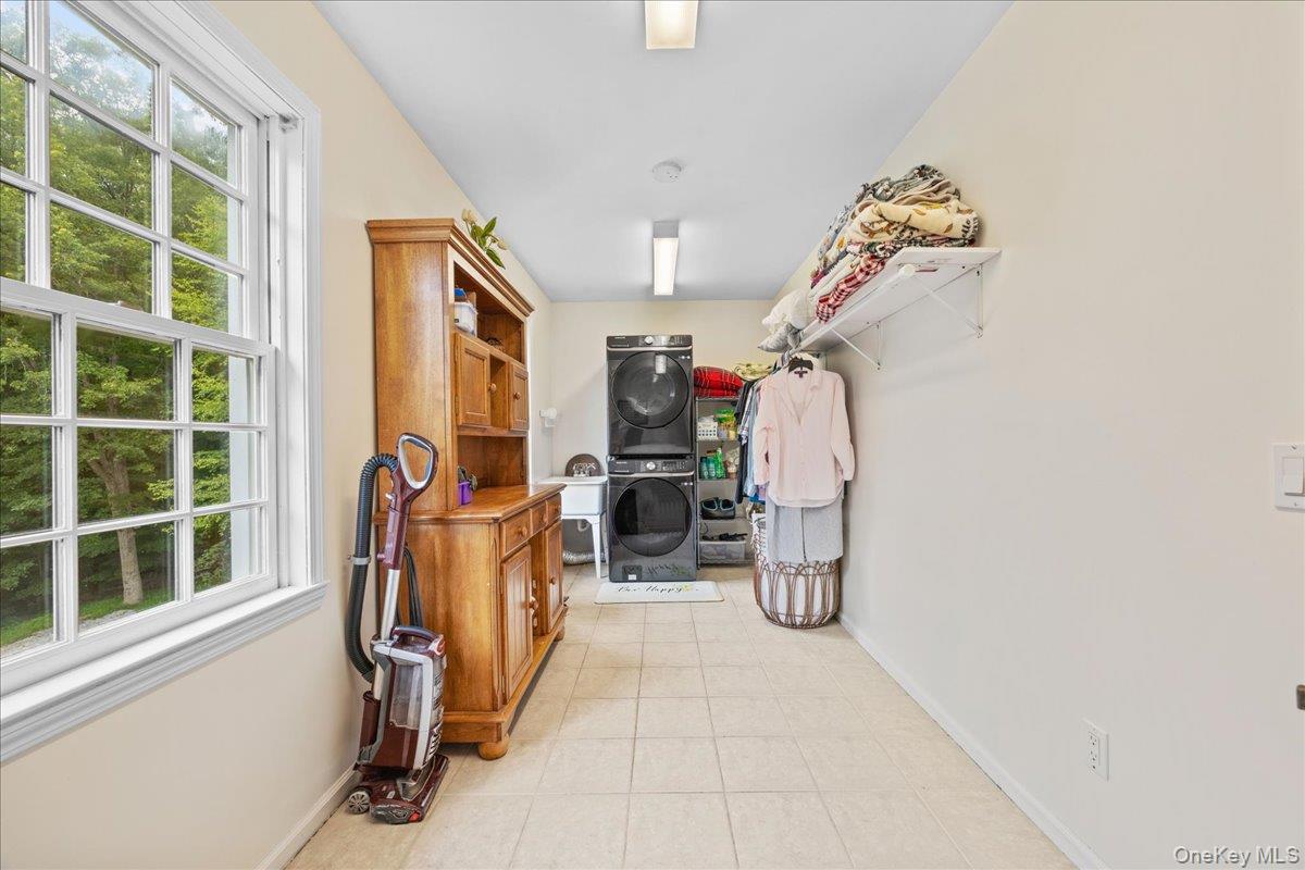 40 Smokey Hollow Court, Carmel, NY 10512