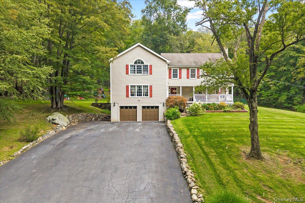 40 Smokey Hollow Court, Carmel, NY 10512