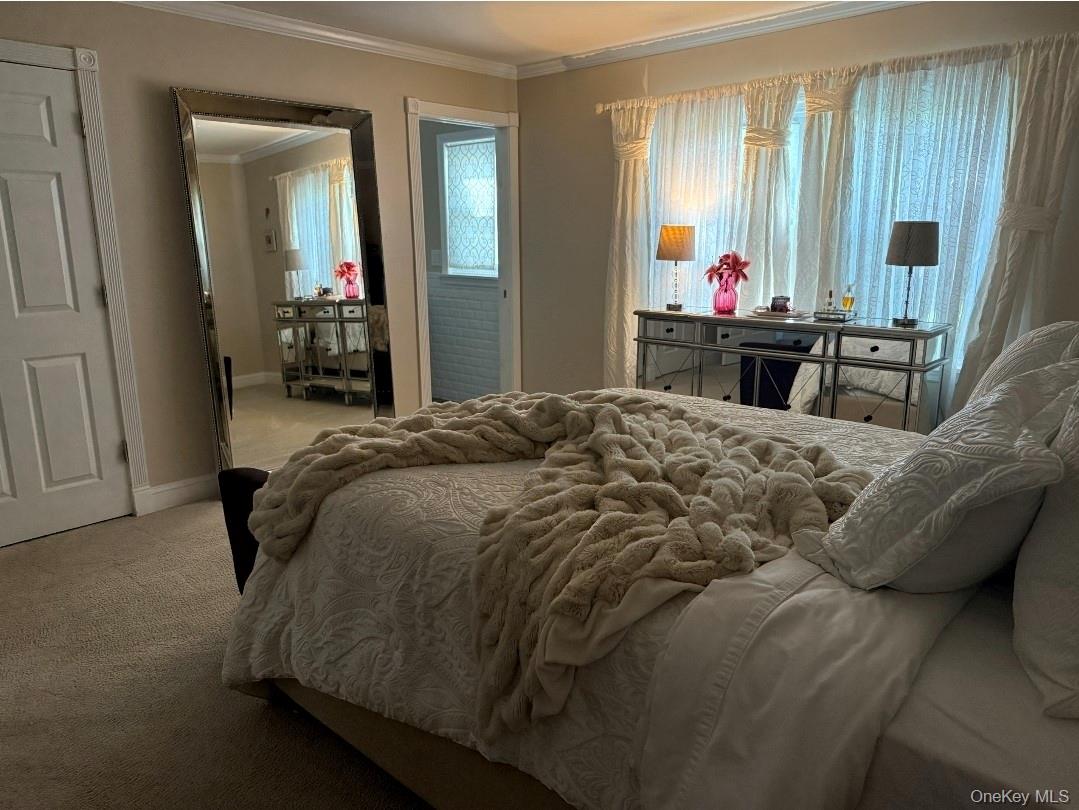 160 Laurance Lane, Ridge, NY 11961