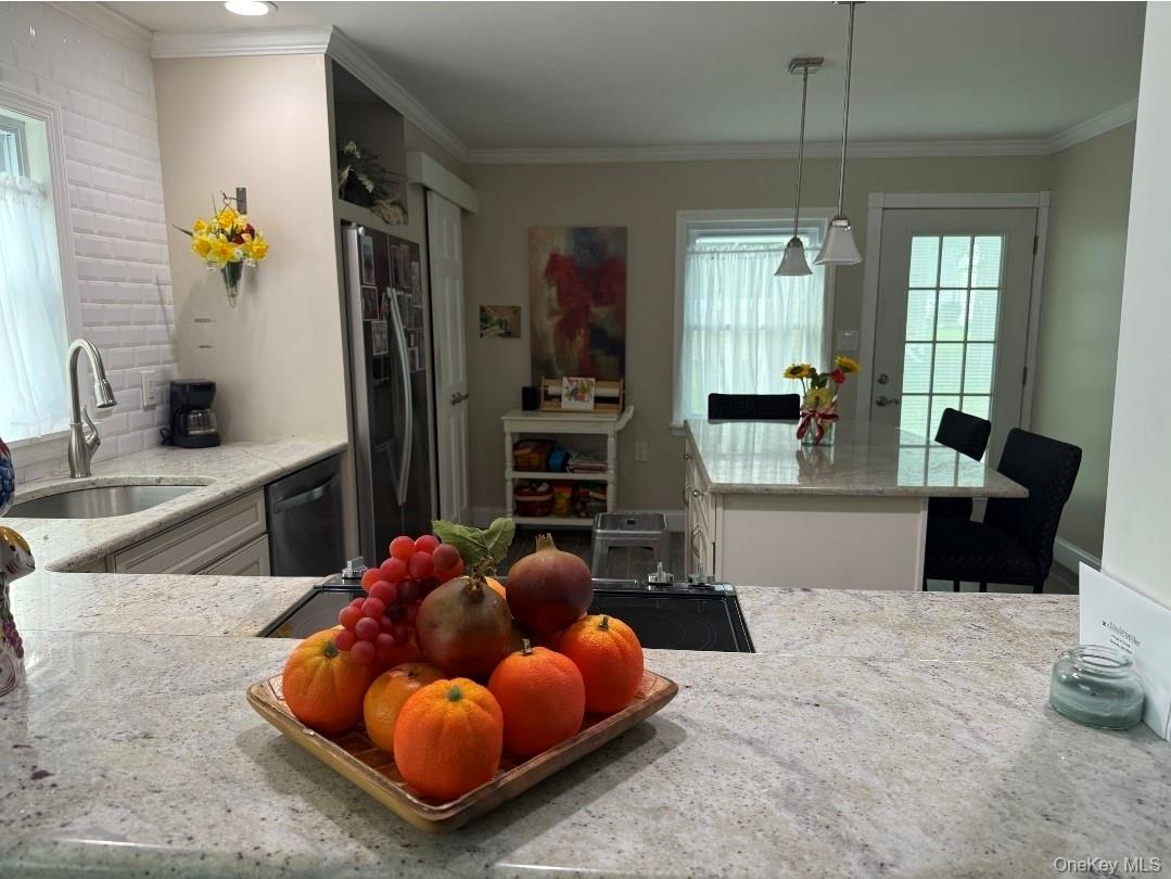 160 Laurance Lane, Ridge, NY 11961