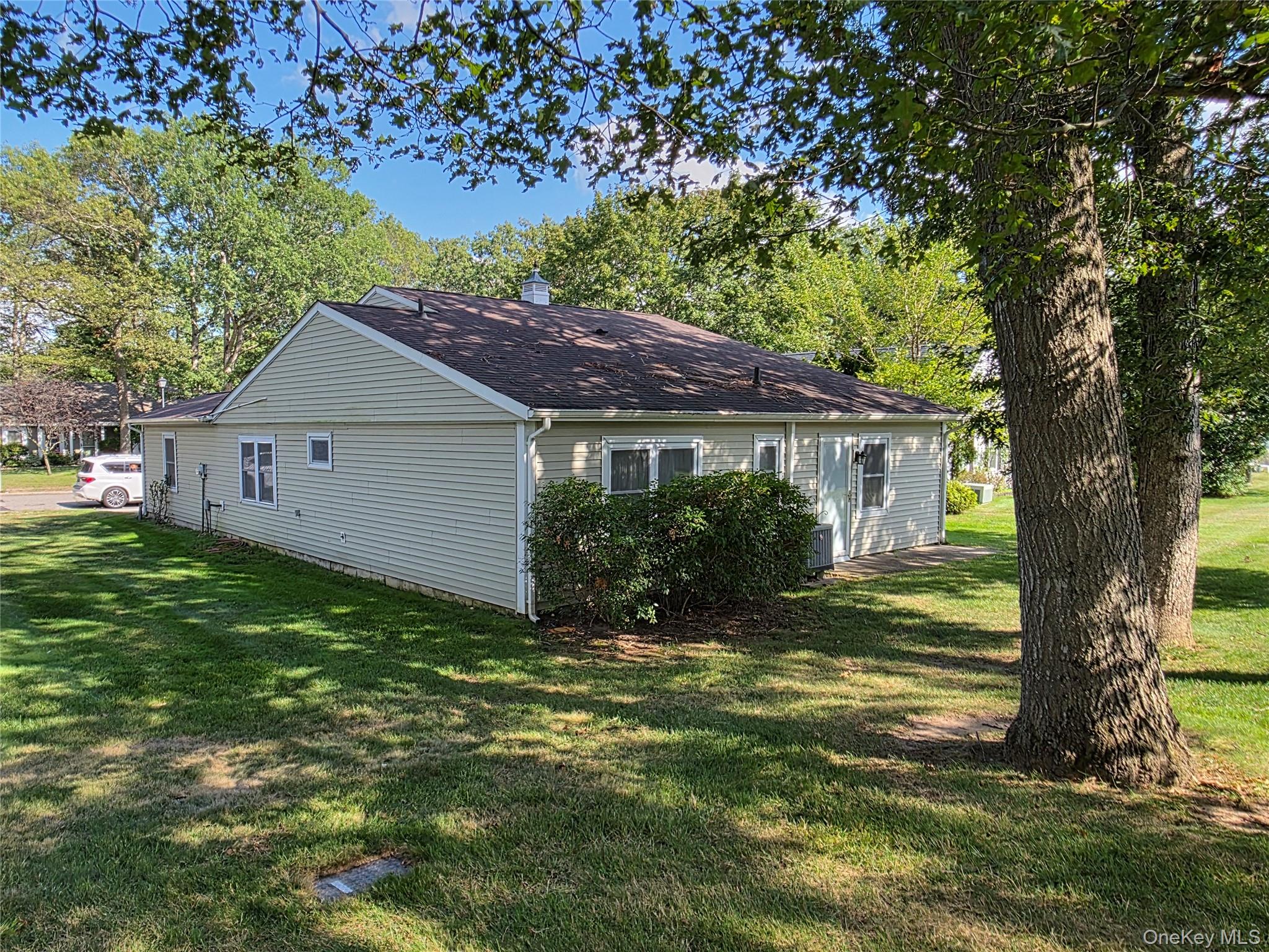 160 Laurance Lane, Ridge, NY 11961