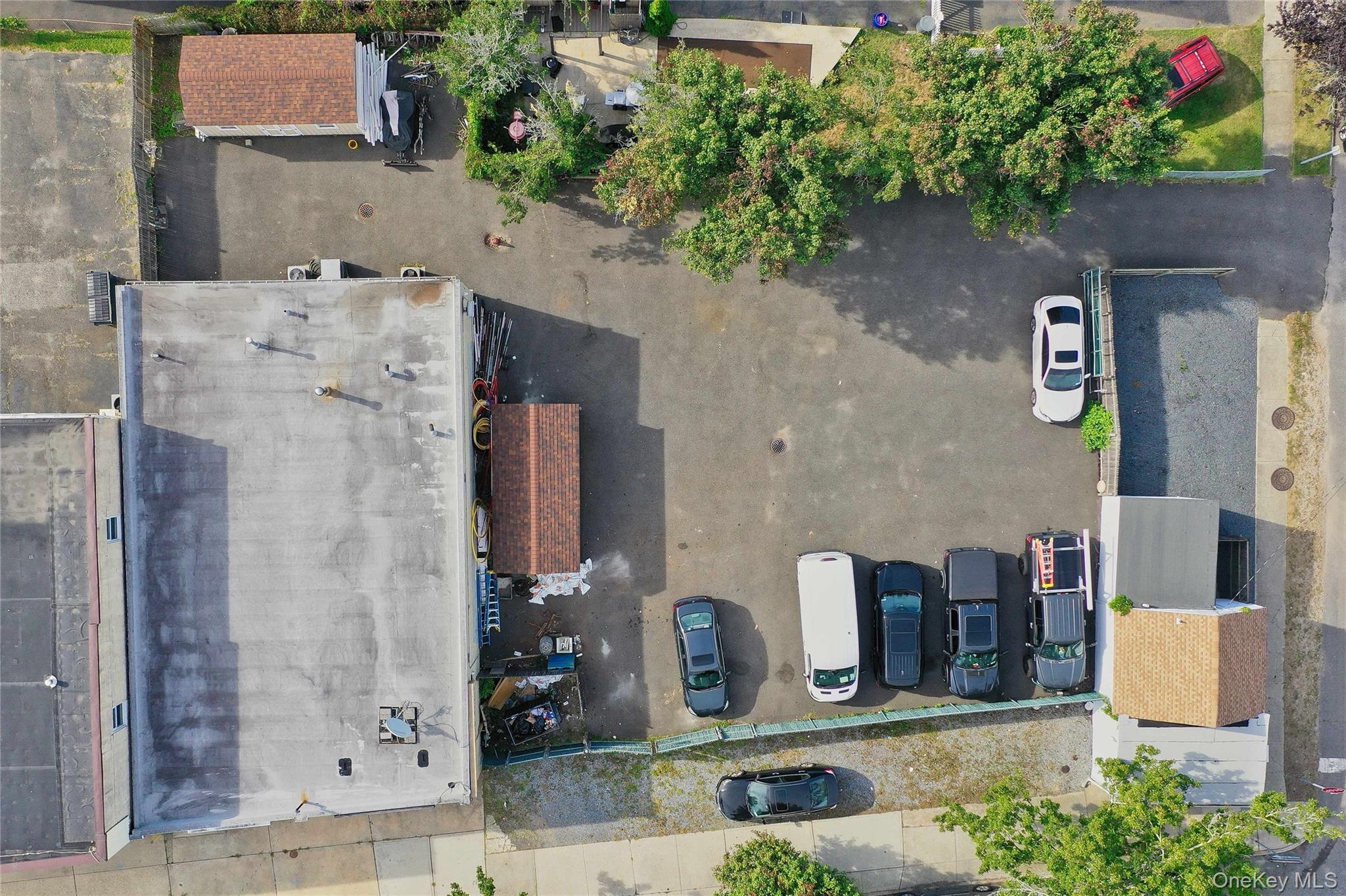 76 Montauk Highway, Amityville, NY 11701