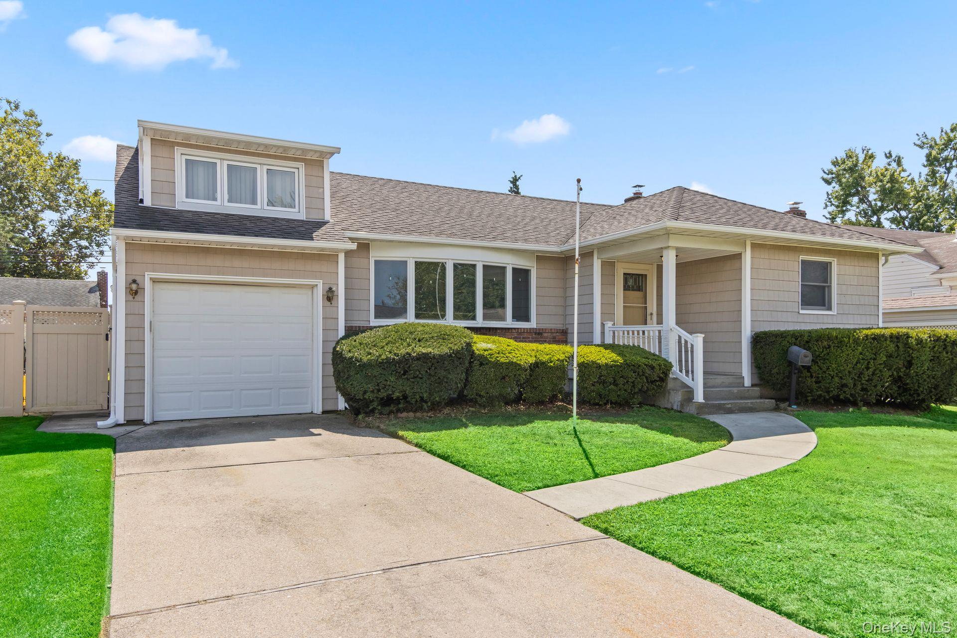 530 N Oak Street, Massapequa, NY 11758