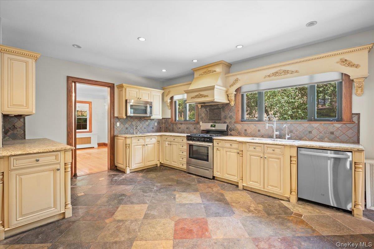 98 Rosehill Avenue, New Rochelle, NY 10804