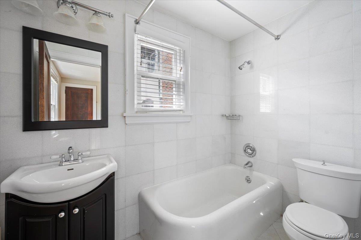 98 Rosehill Avenue, New Rochelle, NY 10804