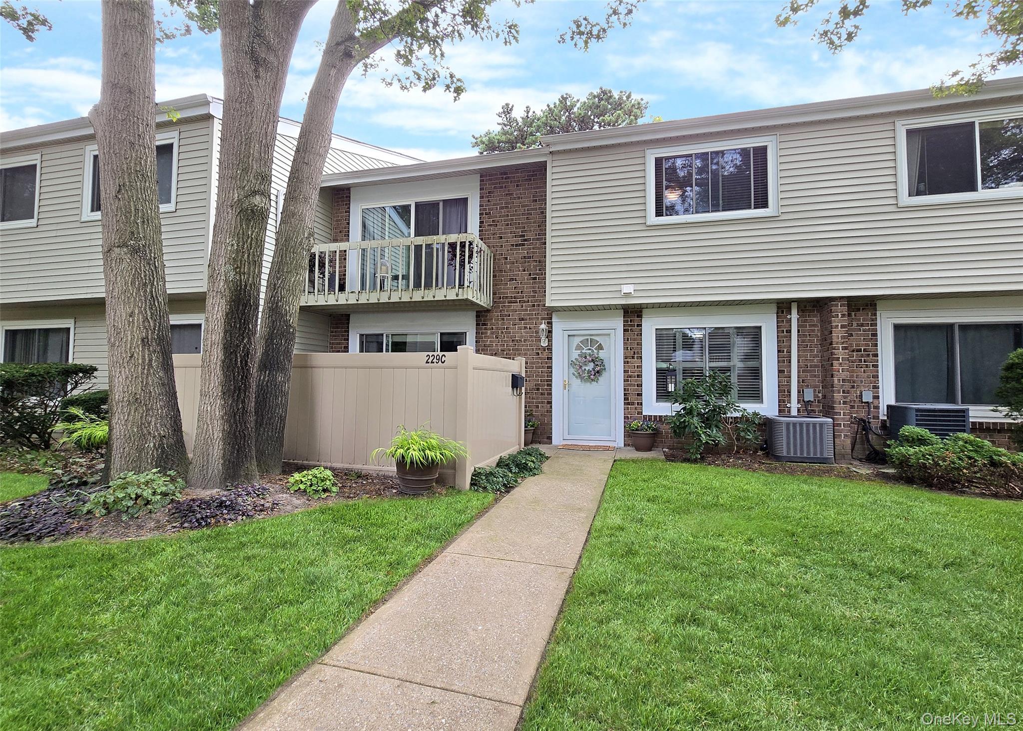 229 Springmeadow Drive # C, Holbrook, NY 11741