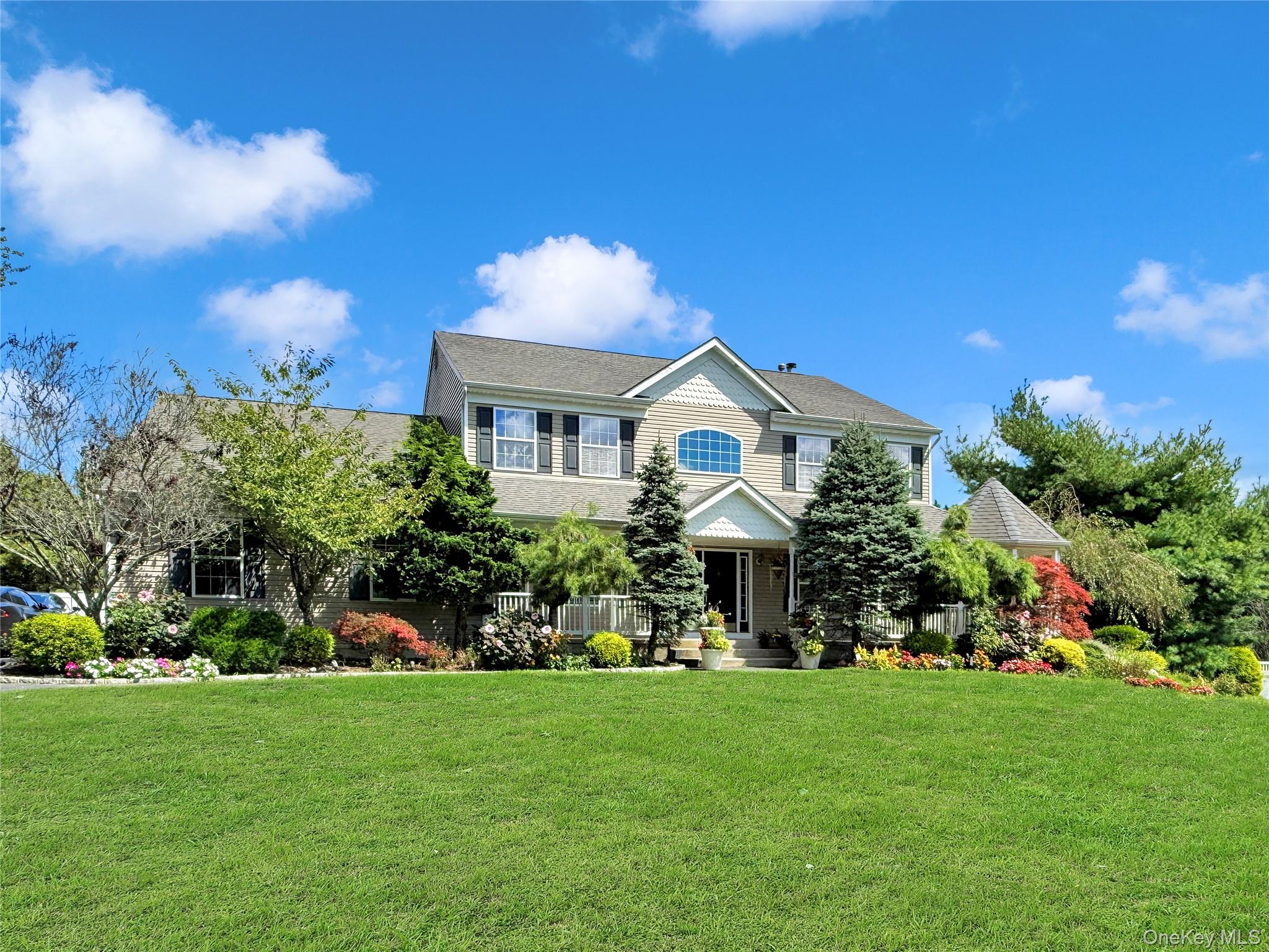 36 Ashley Circle, Manorville, NY 11949