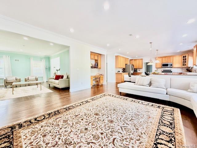 36 Ashley Circle, Manorville, NY 11949