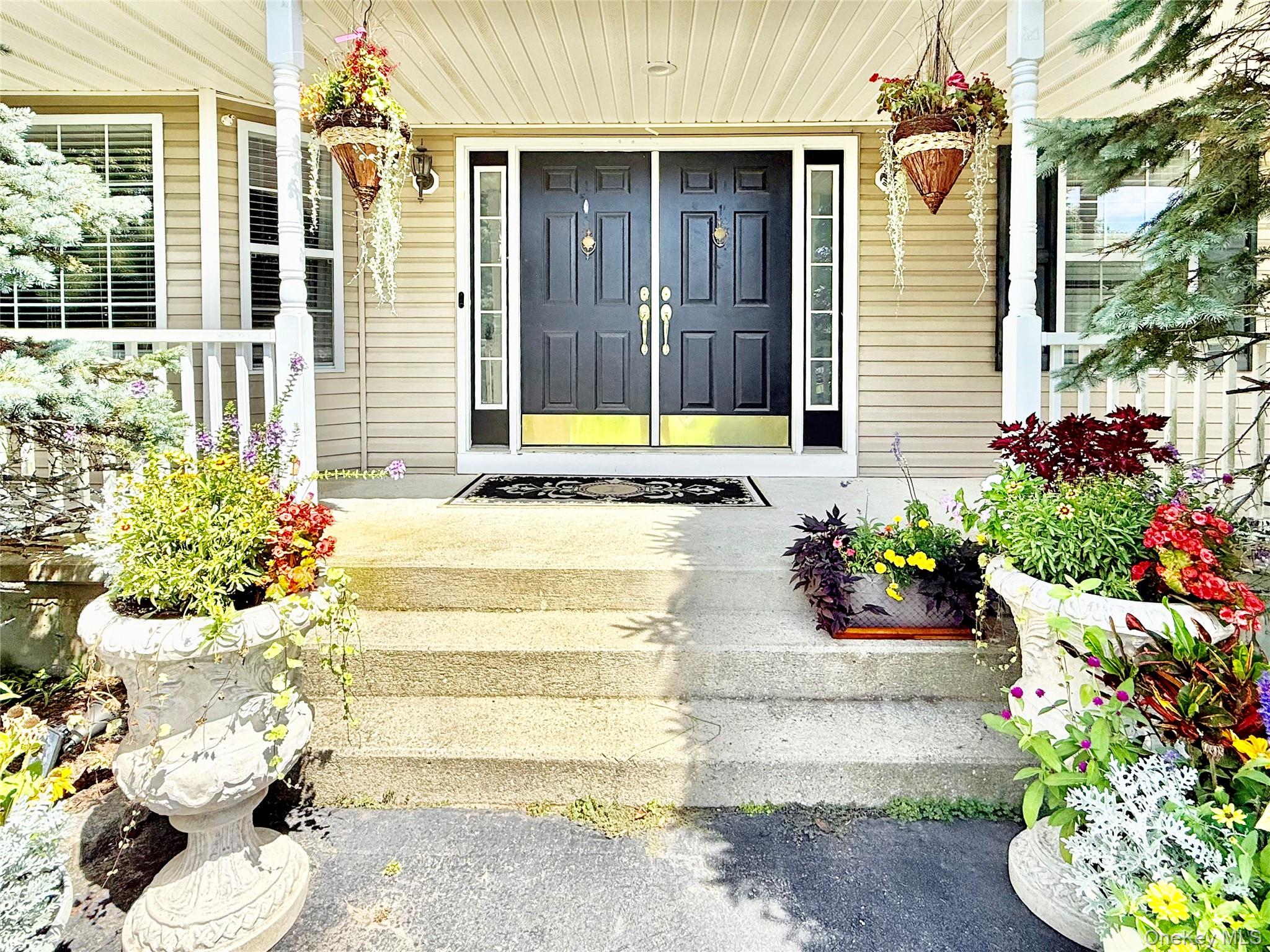 36 Ashley Circle, Manorville, NY 11949