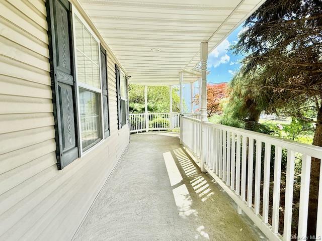 36 Ashley Circle, Manorville, NY 11949