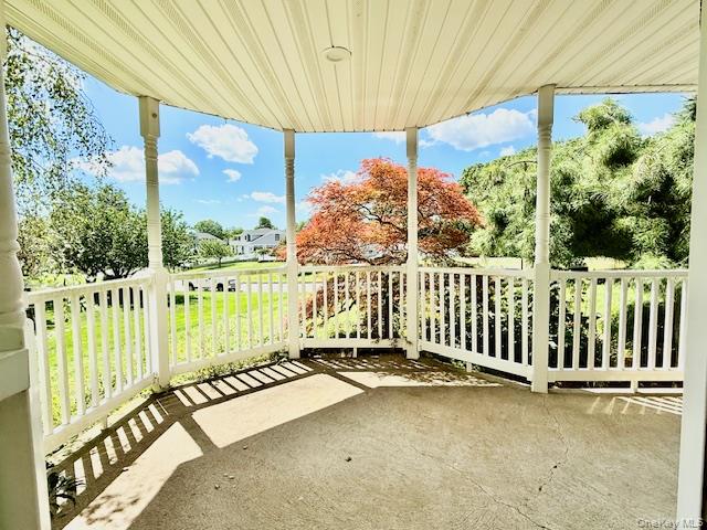 36 Ashley Circle, Manorville, NY 11949