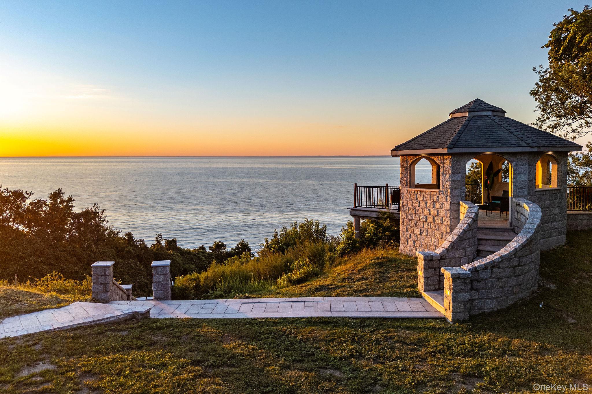 3875 Hallock Lane, Mattituck, NY 11952