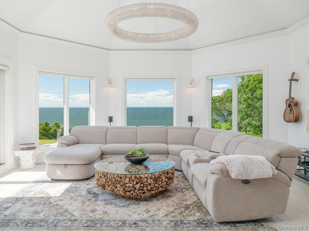 3875 Hallock Lane, Mattituck, NY 11952