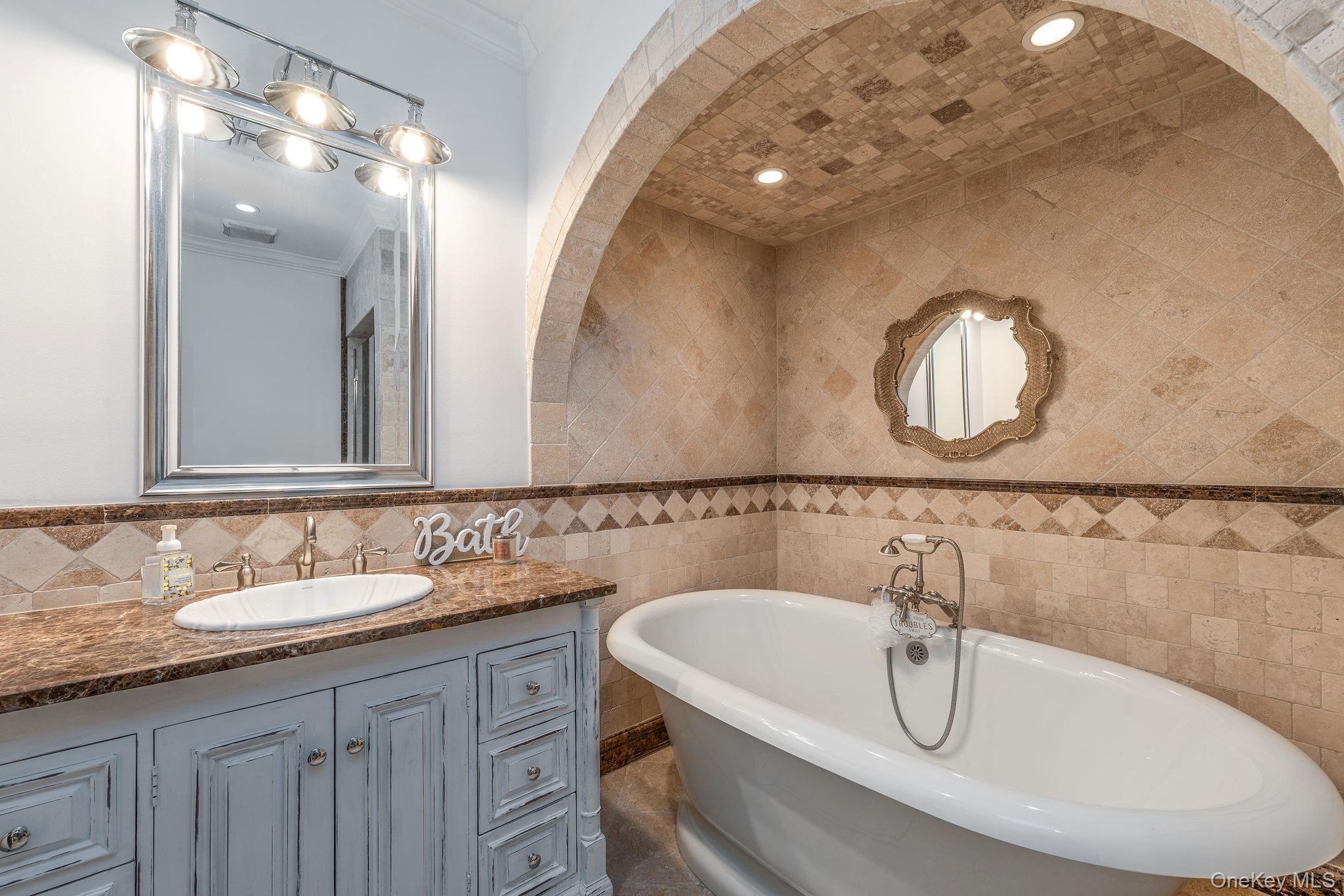 3875 Hallock Lane, Mattituck, NY 11952