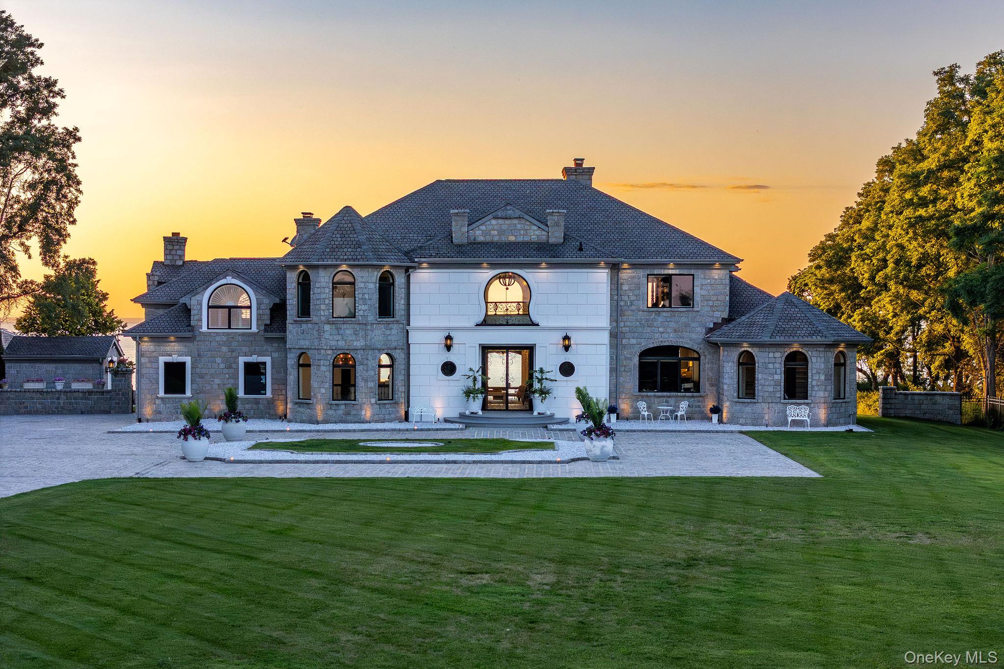 3875 Hallock Lane, Mattituck, NY 11952