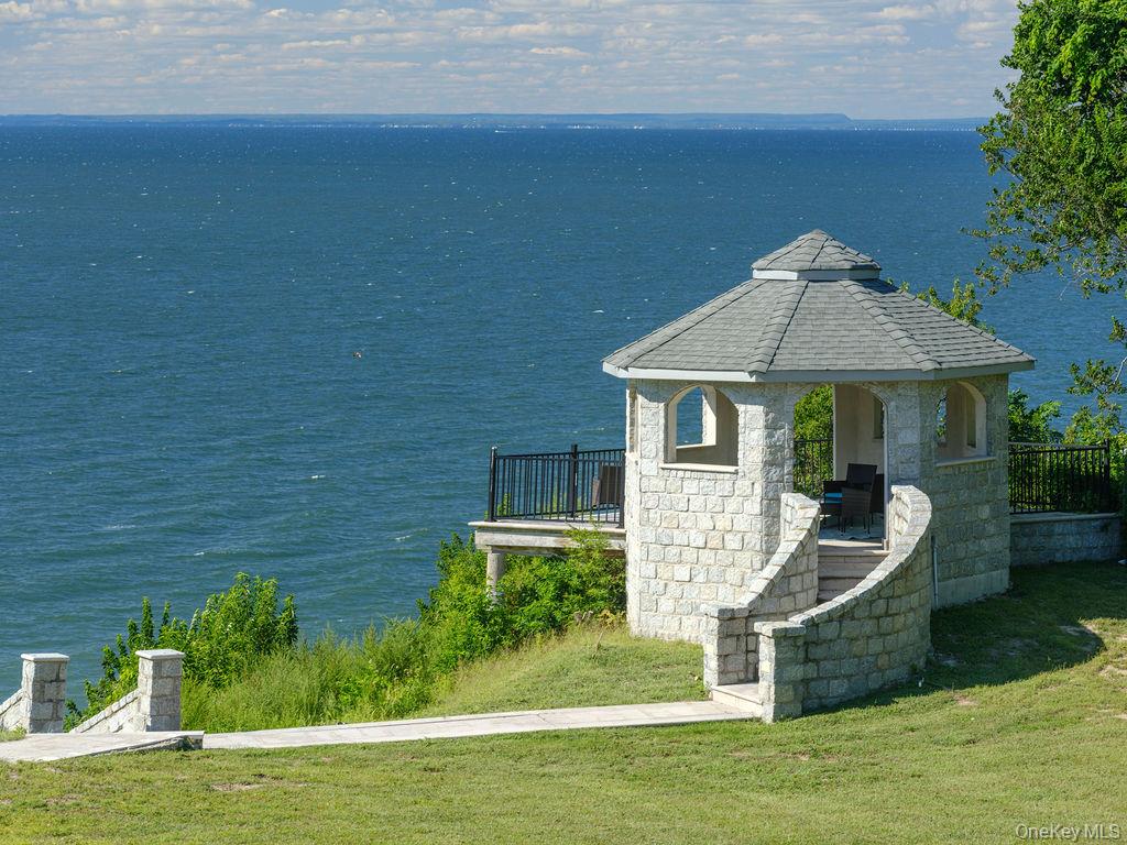 3875 Hallock Lane, Mattituck, NY 11952