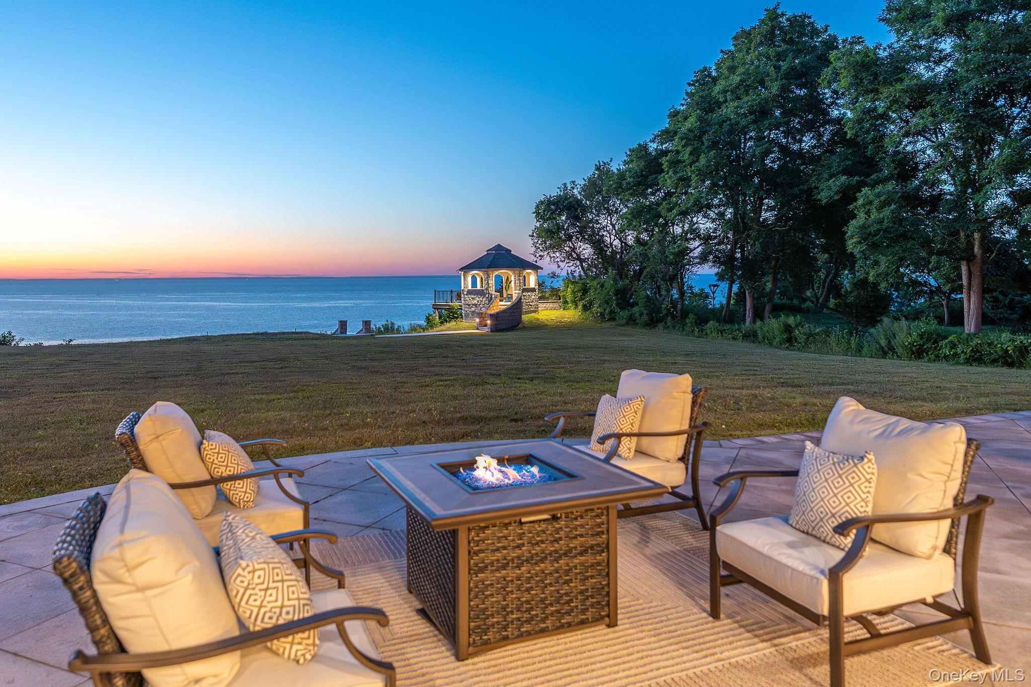 3875 Hallock Lane, Mattituck, NY 11952