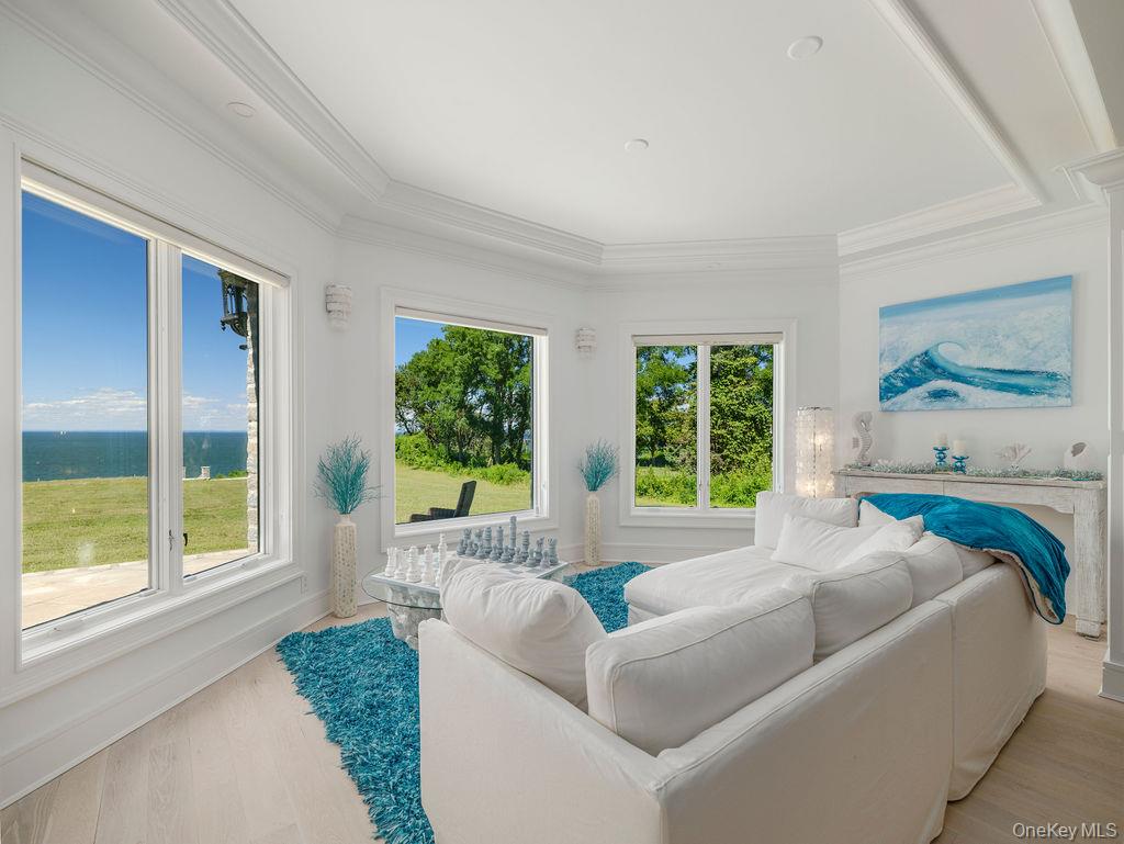 3875 Hallock Lane, Mattituck, NY 11952