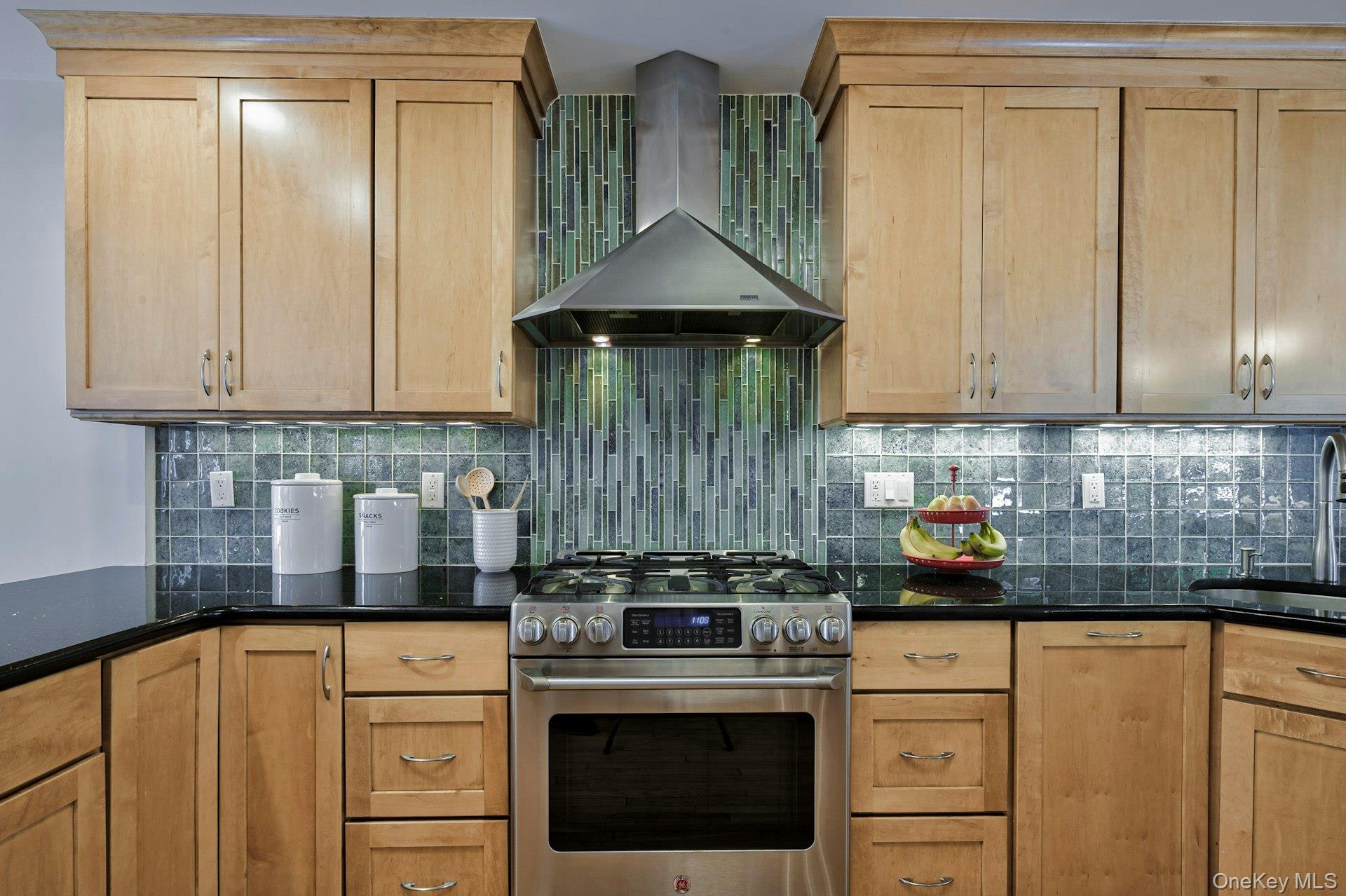 34 Hillview Avenue, Port Washington, NY 11050