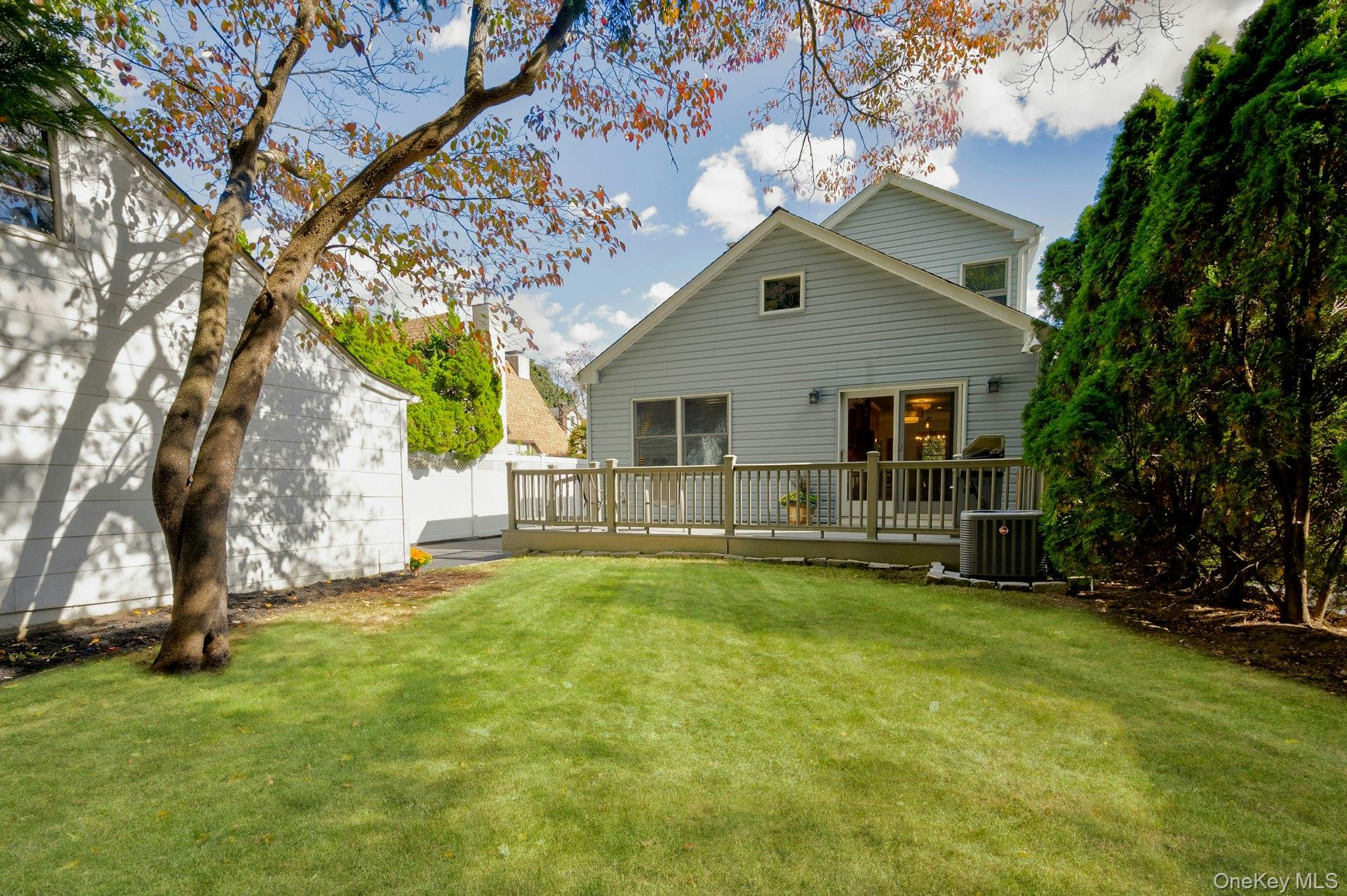 34 Hillview Avenue, Port Washington, NY 11050