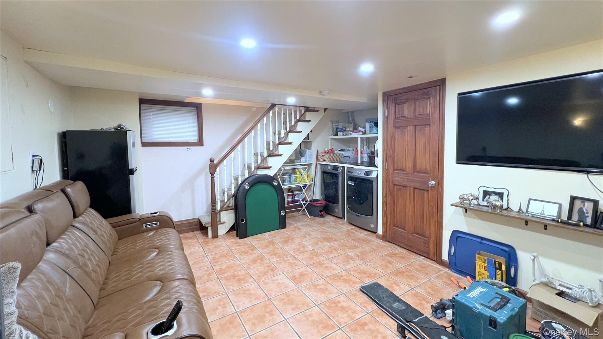 6731 52nd Road, Maspeth, NY 11378