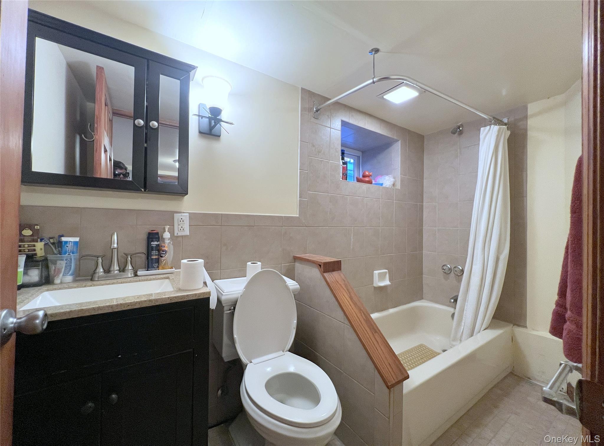 6731 52nd Road, Maspeth, NY 11378