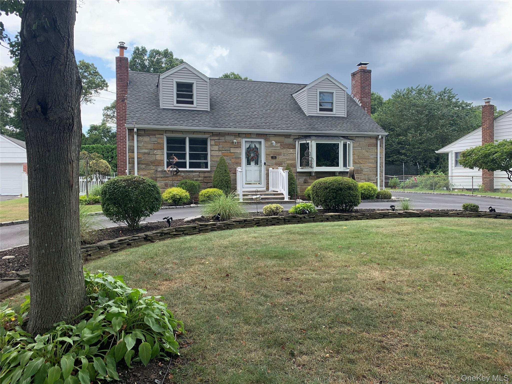 456 2nd Avenue W, East Northport, NY 11731