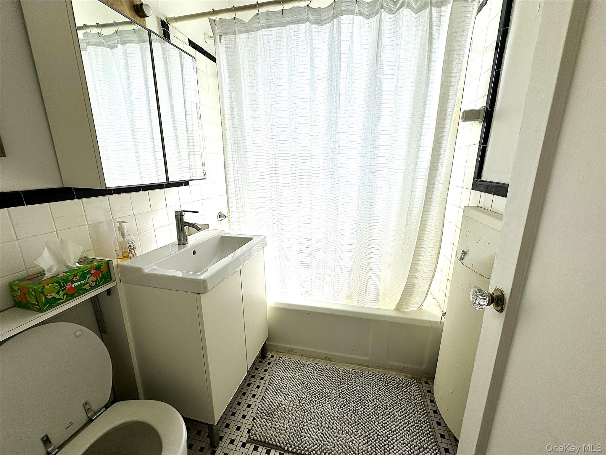 77-15 113th Street # 5J, Forest Hills, NY 11375