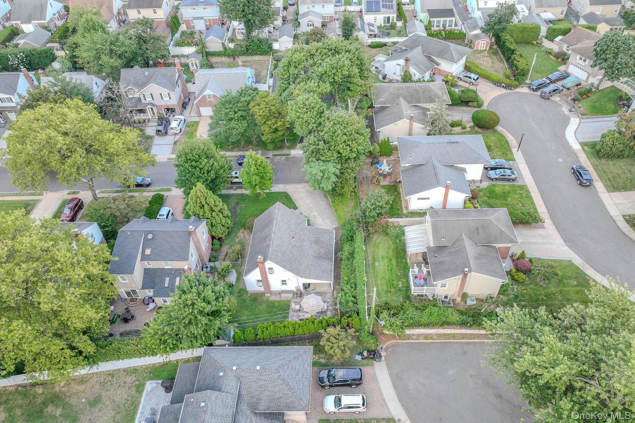 261 Fernwood Terrace, Garden City, NY 11530