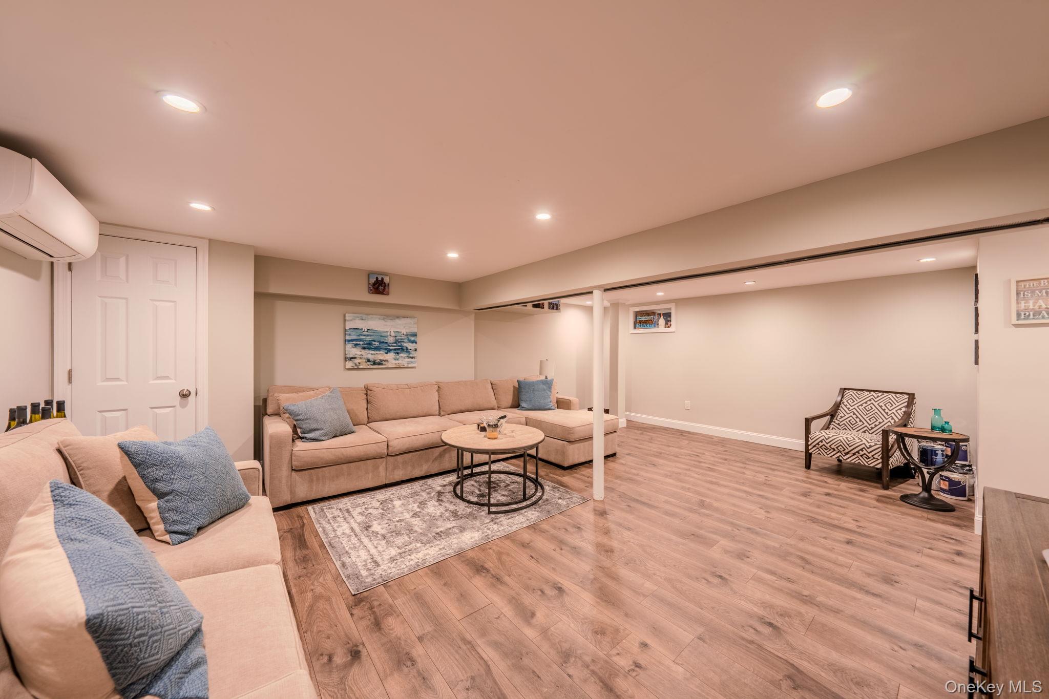 261 Fernwood Terrace, Garden City, NY 11530