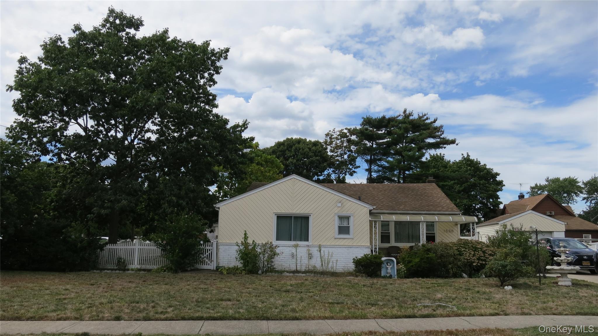 1550 Debra Place, Valley Stream, NY 11580